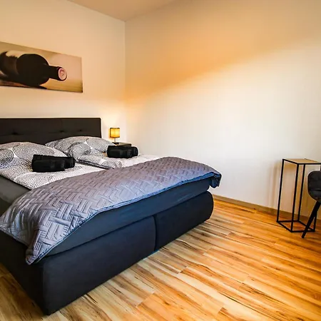 Exklusive Moselidylle: Mit Traumhaftem Staustufenblick, Netflix, Terrasse * Neef