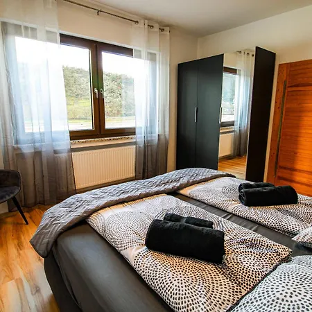 Apartamento Exklusive Moselidylle: Mit Traumhaftem Staustufenblick, Netflix, Terrasse Neef
