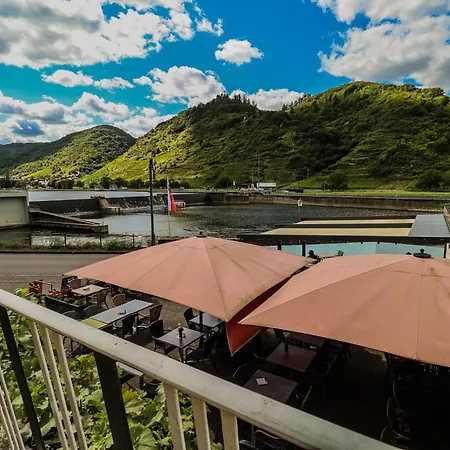 Apartment Exklusive Moselidylle: Mit Traumhaftem Staustufenblick, Netflix, Terrasse Neef