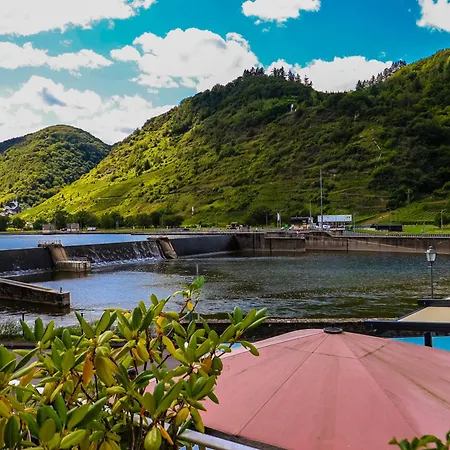 Exklusive Moselidylle: Mit Traumhaftem Staustufenblick, Netflix, Terrasse * Neef