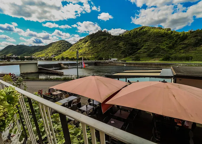 Apartamento Exklusive Moselidylle: Mit Traumhaftem Staustufenblick, Netflix, Terrasse Neef