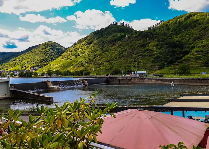 Exklusive Moselidylle: Mit Traumhaftem Staustufenblick, Netflix, Terrasse * Neef