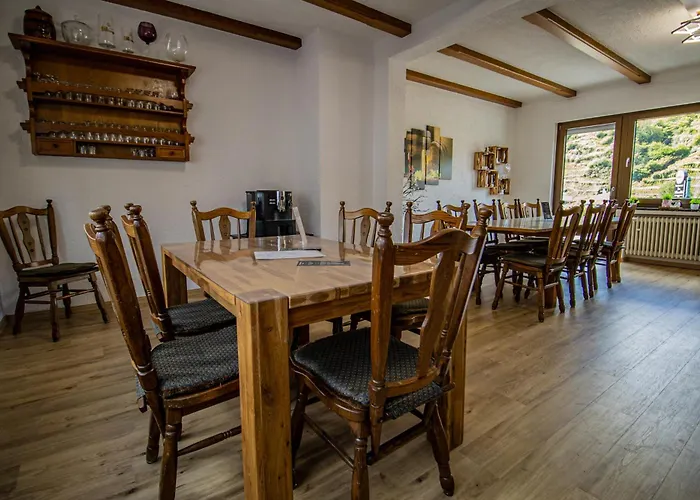 Exklusive Moselidylle: Mit Traumhaftem Staustufenblick, Netflix, Terrasse * Neef